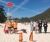 Los responsables del Gobierno del Principado en la playa de La Franca en Ribadedeva donde presenciaron un simulacro de rescate